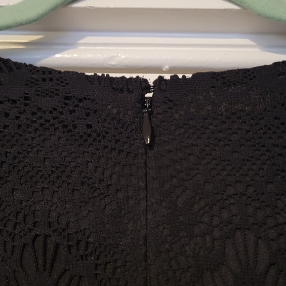 Express short sleeve black lace crop blouse, size L - Picture 3 of 5